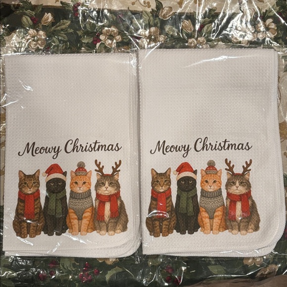 2 Christmas Cats Kitchen Towels - Picture 2 of 4